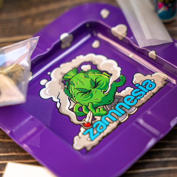 Budhead cinzeiro quadrado em metal (Zamnesia)