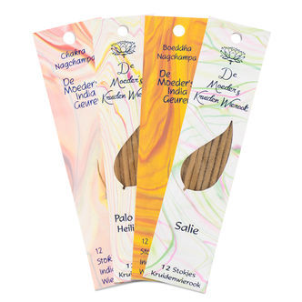 Pequenos pauzinhos de incenso herbal