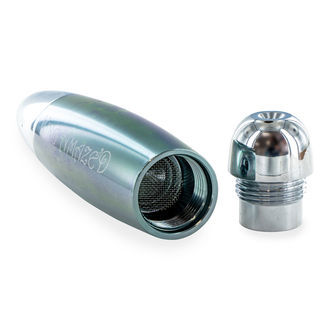 Rei dos tubos metálicos surpreendido (olhos vermelhos)