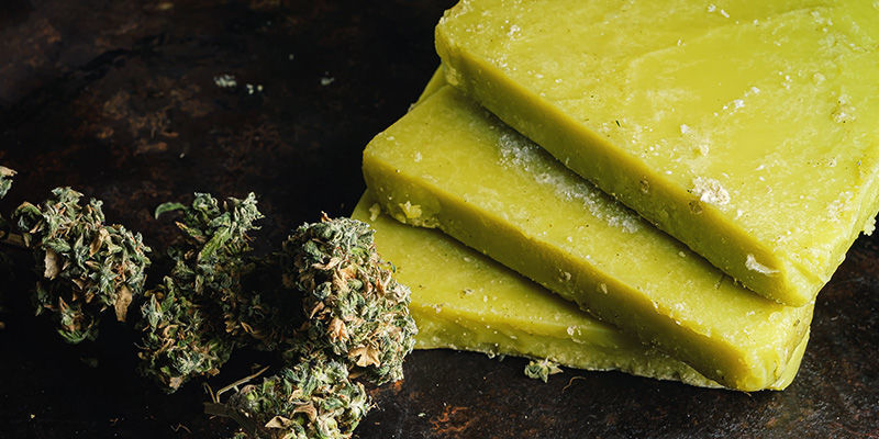 Fazer manteiga de cannabis ou óleo