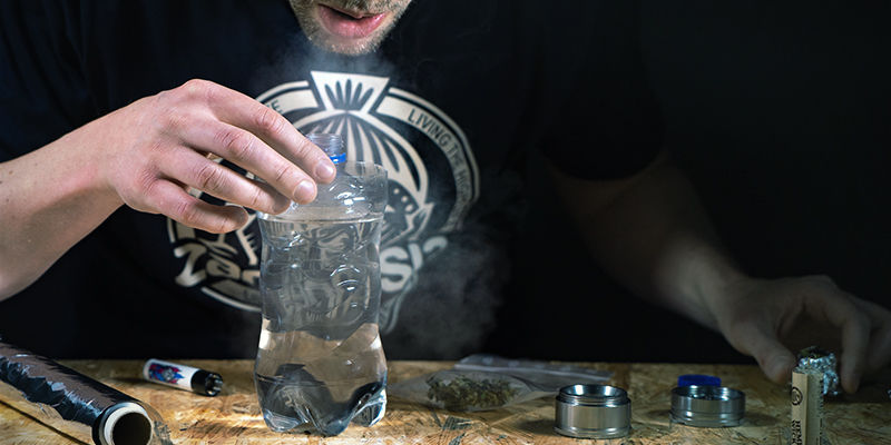 Os gravity bongs deixam-te mais pedrado do que um bong normal?