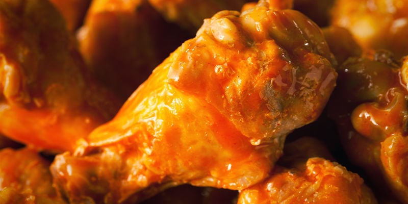 ASAS DE FRANGO BUFALO COM CANNABIS