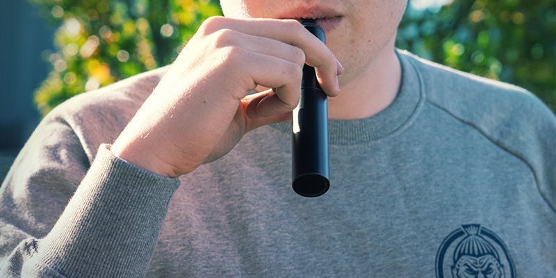 Vaporize as folhas aparadas