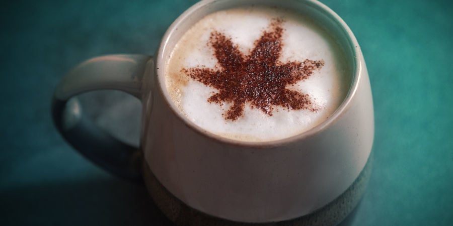 Chocolate quente com canábis