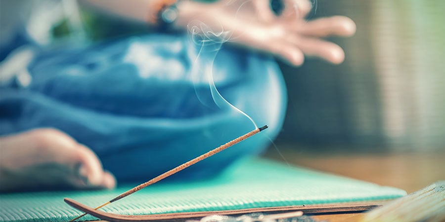 USAR INCENSO NA MEDITAÇÃO
