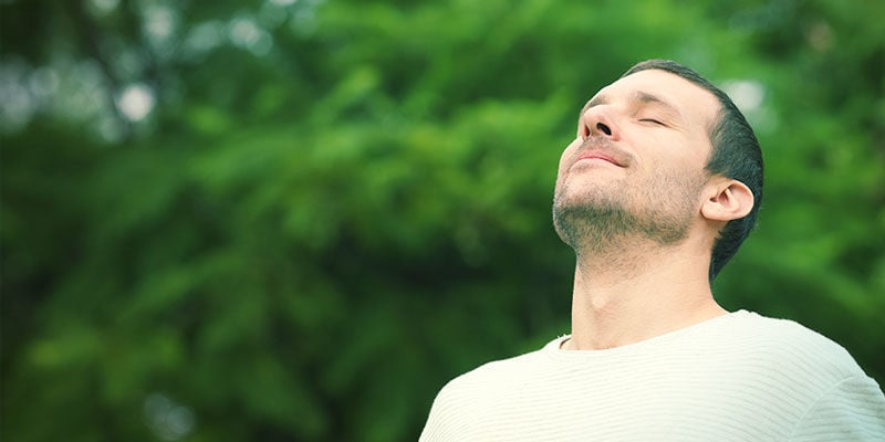COISAS A TER EM CONTA ANTES DE USAR PSICADÉLICOS NA SUA PRÁTICA DE YOGA