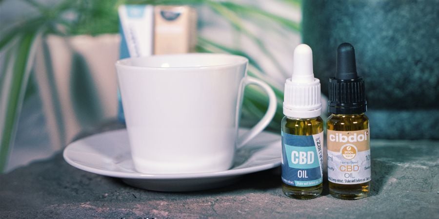 Que produtos CBD posso misturar com café?
