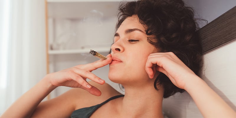 Como evitar tossir ao fumar canábis