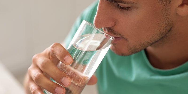 Recuperar de uma ressaca: Hidratação, hidratação, hidratação