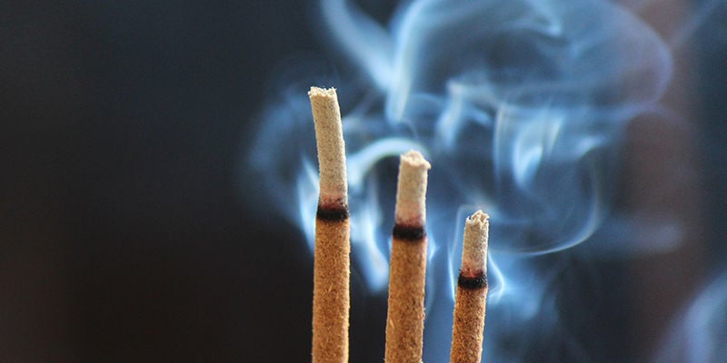 Como funciona o incenso?