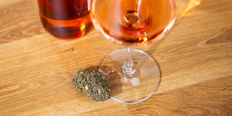 Como combinar cannabis com vinho