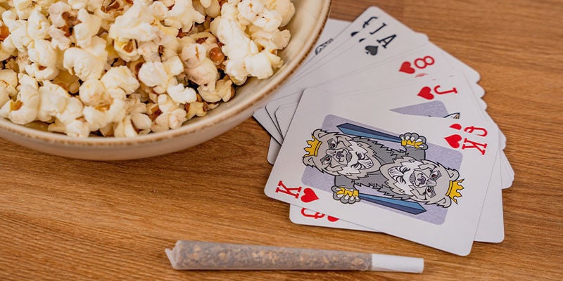 Como organizar a noite de jogos perfeita com cannabis