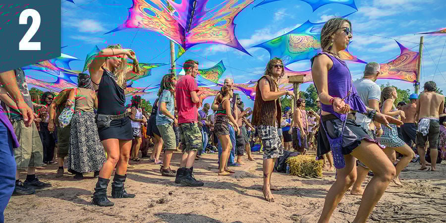 Dançar num festival psicadélico