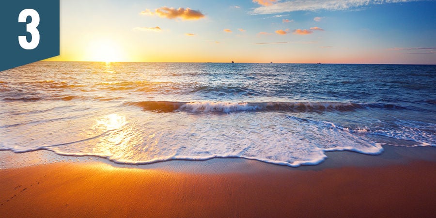 Desfruta de um pôr do sol na praia