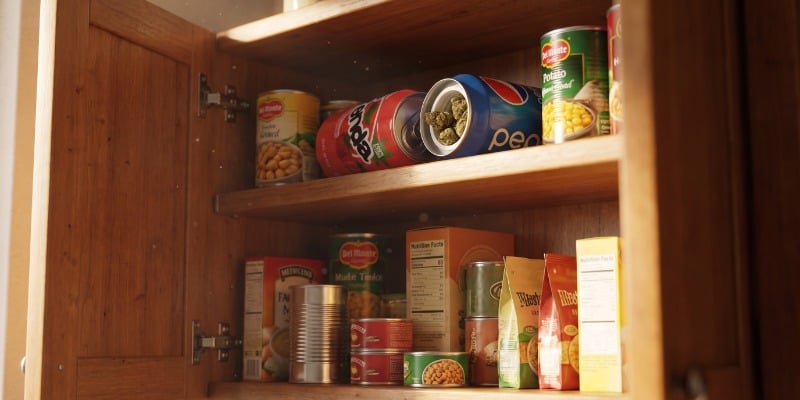 O armário da cozinha O armário da cozinha