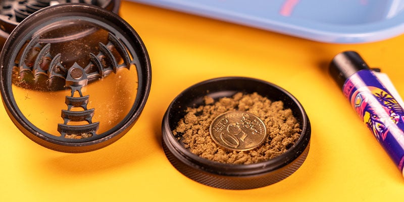 Experimenta adicionar uma moeda ao teu grinder