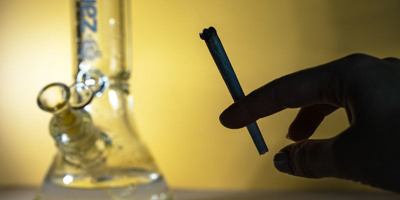 A água do bong filtra o THC?