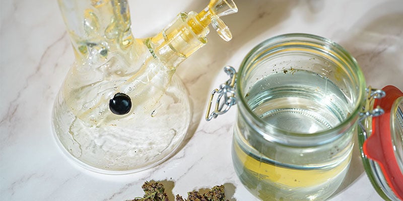 A água do bong serve para alguma coisa?