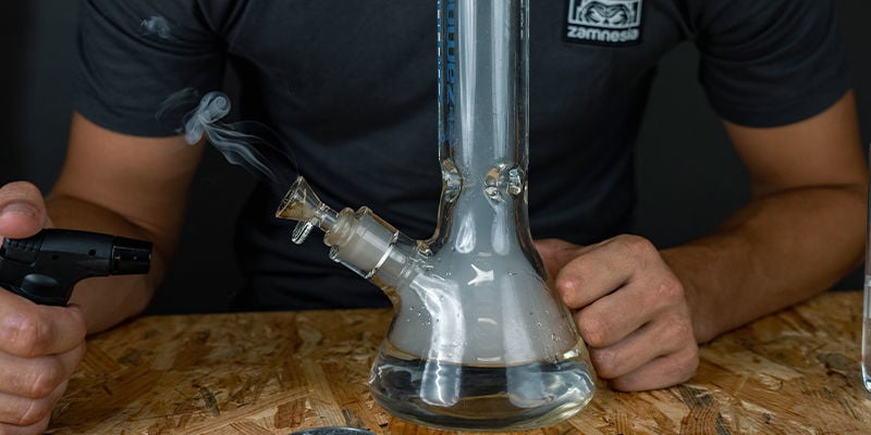 Vantagens de mudar a água do bong regularmente