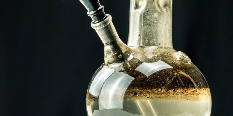 Como saber se deve trocar a água do seu bong?