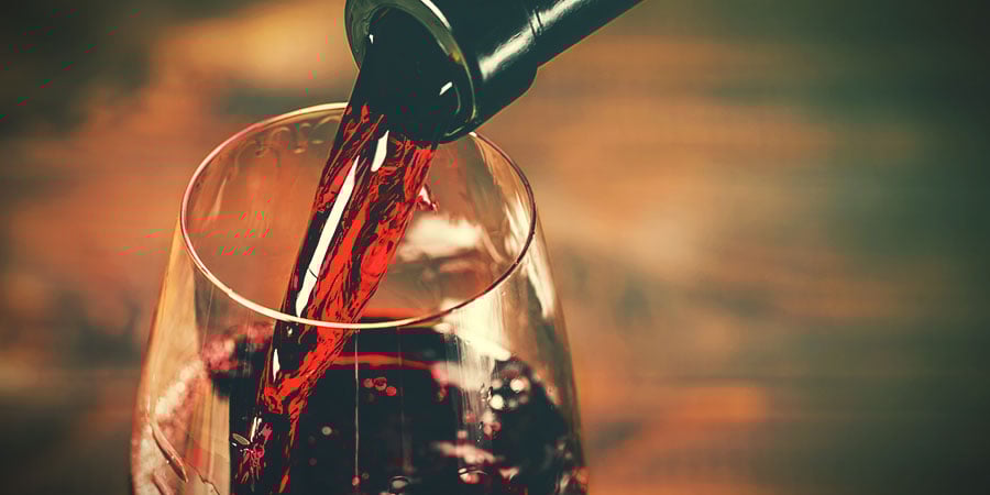 Alternativas à água para bong: vinho tinto