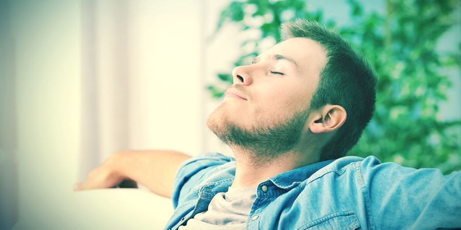 encontra um sofá confortável e relaxa