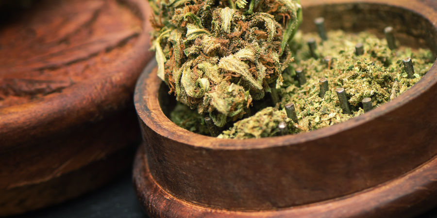 Como Usar Um Grinder de Madeira Como Usar Um Grinder de Madeira