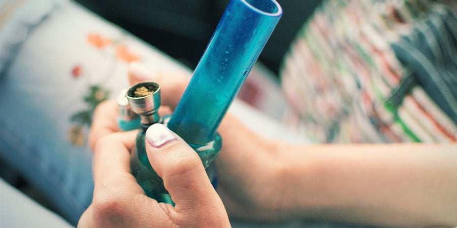 Como usar um bong acrílico