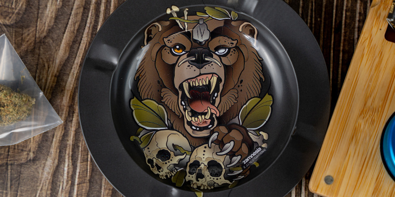 Cinzeiro Urso a Rugir
