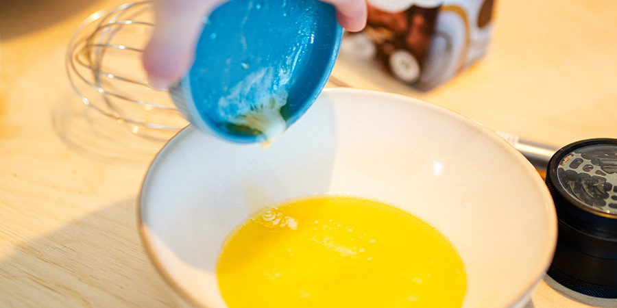 Adicione à taça de mistura Adicione à taça de mistura