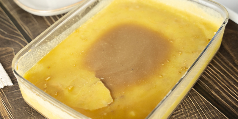 Retire toda a manteiga sólida. Retire toda a manteiga sólida.