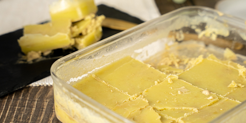 Usar manteiga de haxixe Usar manteiga de haxixe