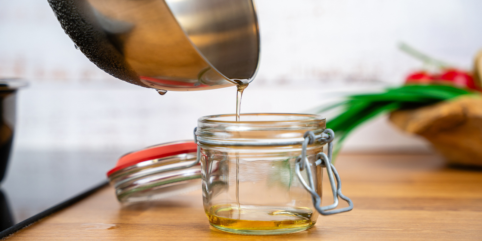 Let the infused honey cool