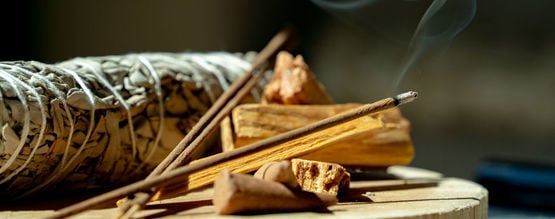 Guia completo sobre incenso: origens, tipos e benefícios