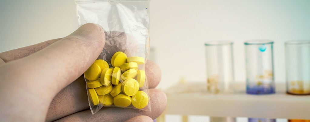 Isto é o que as pastilhas de ecstasy realmente contêm