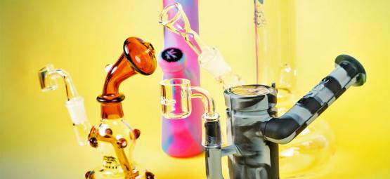 Qual é a diferença entre bongs e dab rigs?
