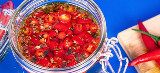 Como conservar pimentos picantes em pickle
