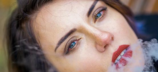 Porque é que a cannabis provoca olhos vermelhos (e o que fazer)