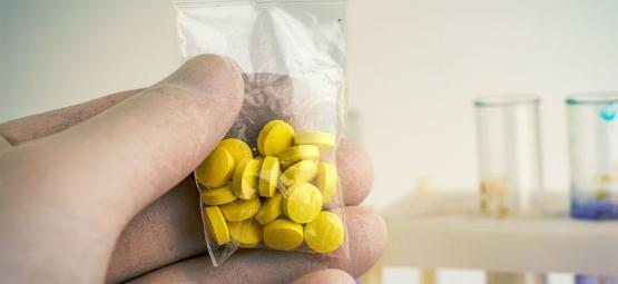 Isto é o que as pastilhas de ecstasy realmente contêm